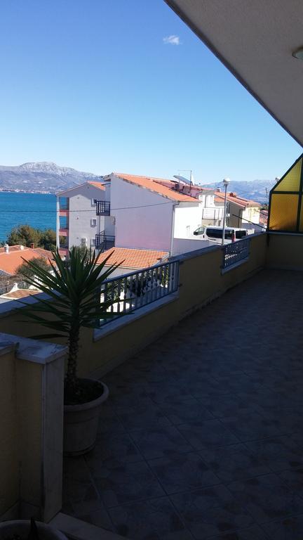 Apartment Karmen Трогир Стая снимка