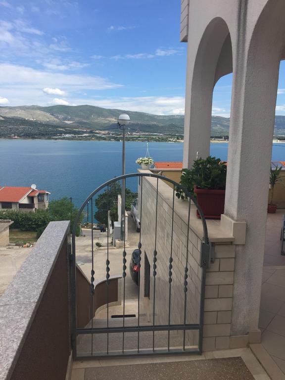Apartment Karmen Трогир Екстериор снимка